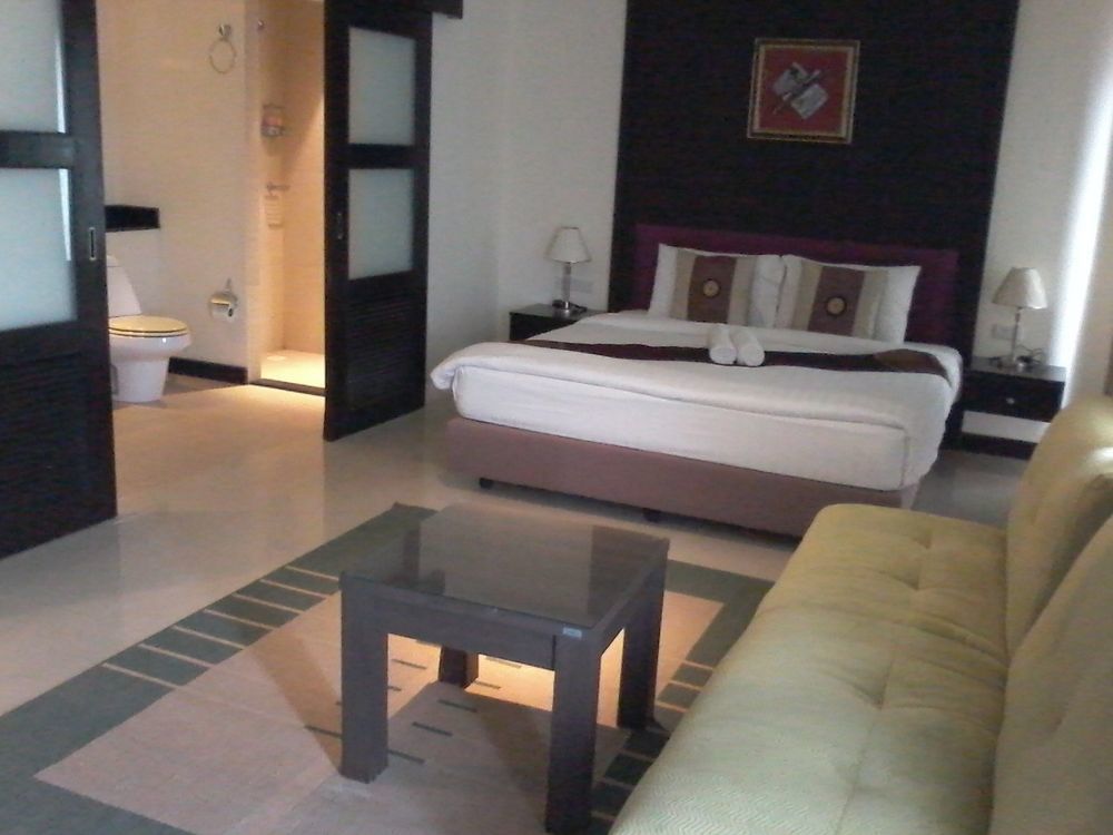 Enjoy's House & Cafe' 2* Ban Karon