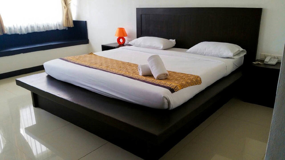 Nana Buri Hotel 3*