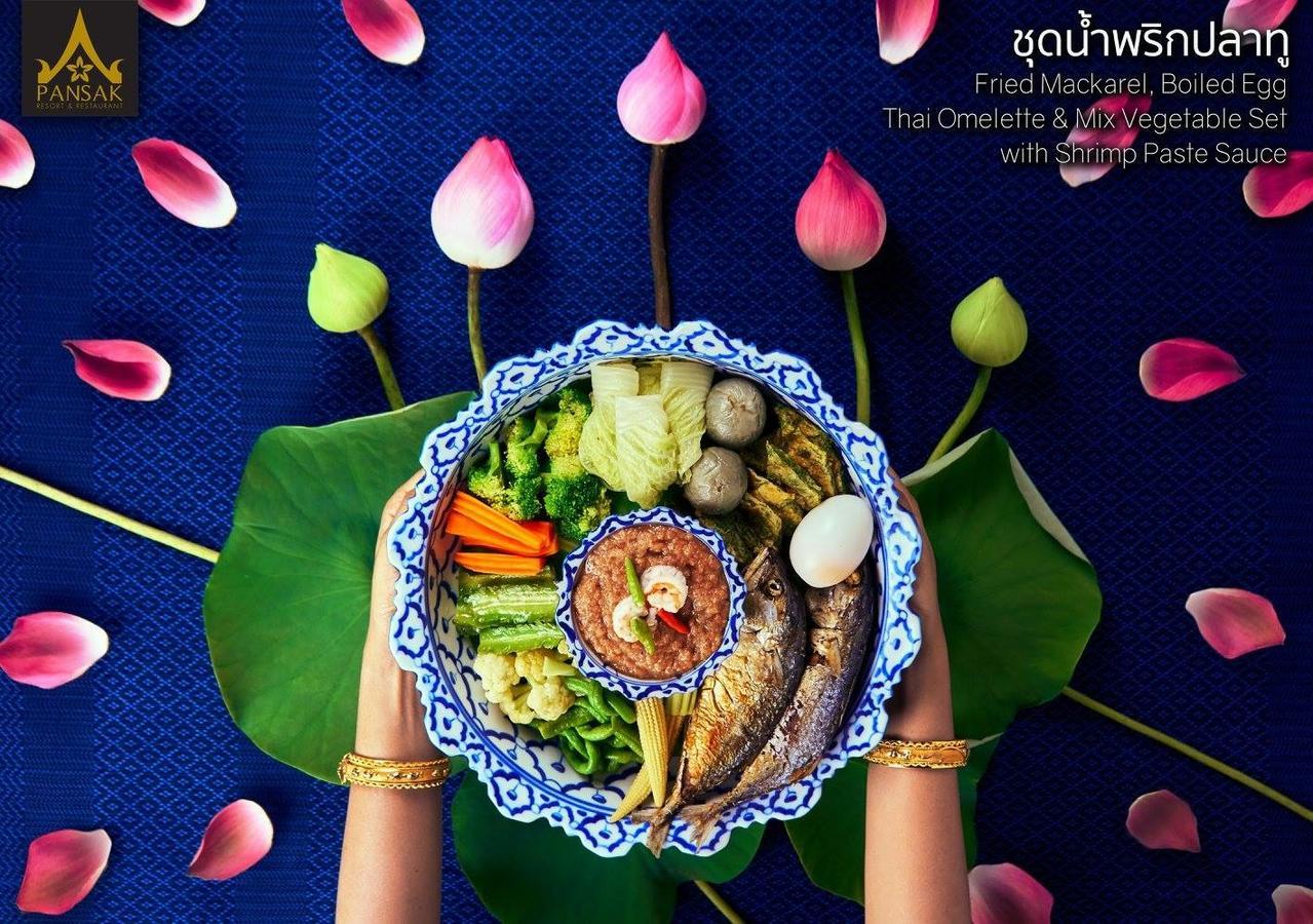 Resort Ruean Thai Nai Bang By Pansak