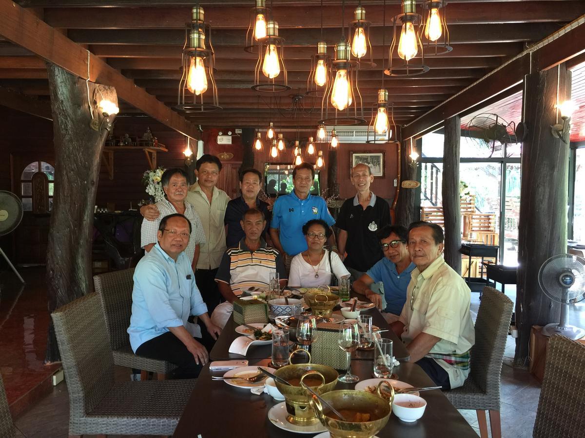 Resort Ruean Thai Nai Bang By Pansak