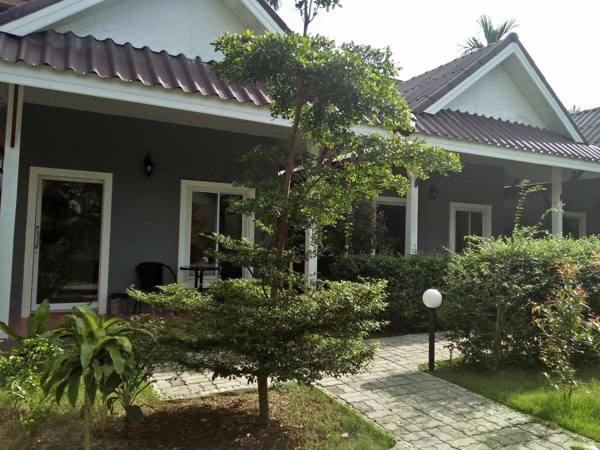 Khaolak Tusneem *