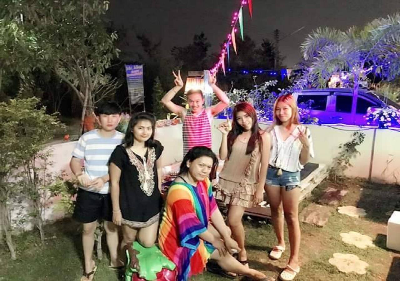 บ้านพักสัตหีบ Jk Marine House 2*