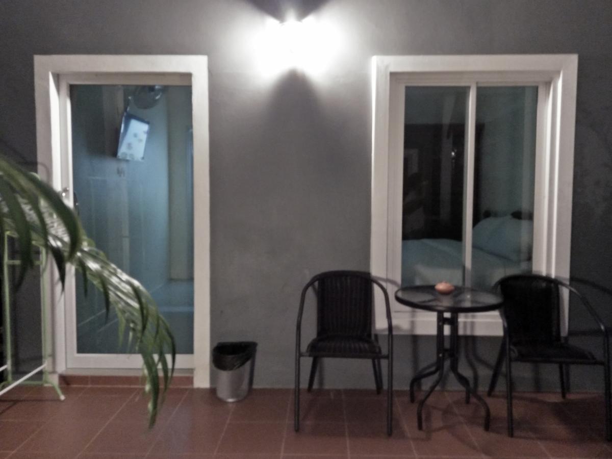 Khaolak Tusneem Guest house *