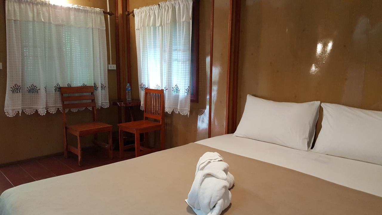 Khao Sok Jungle Huts Resort 3*