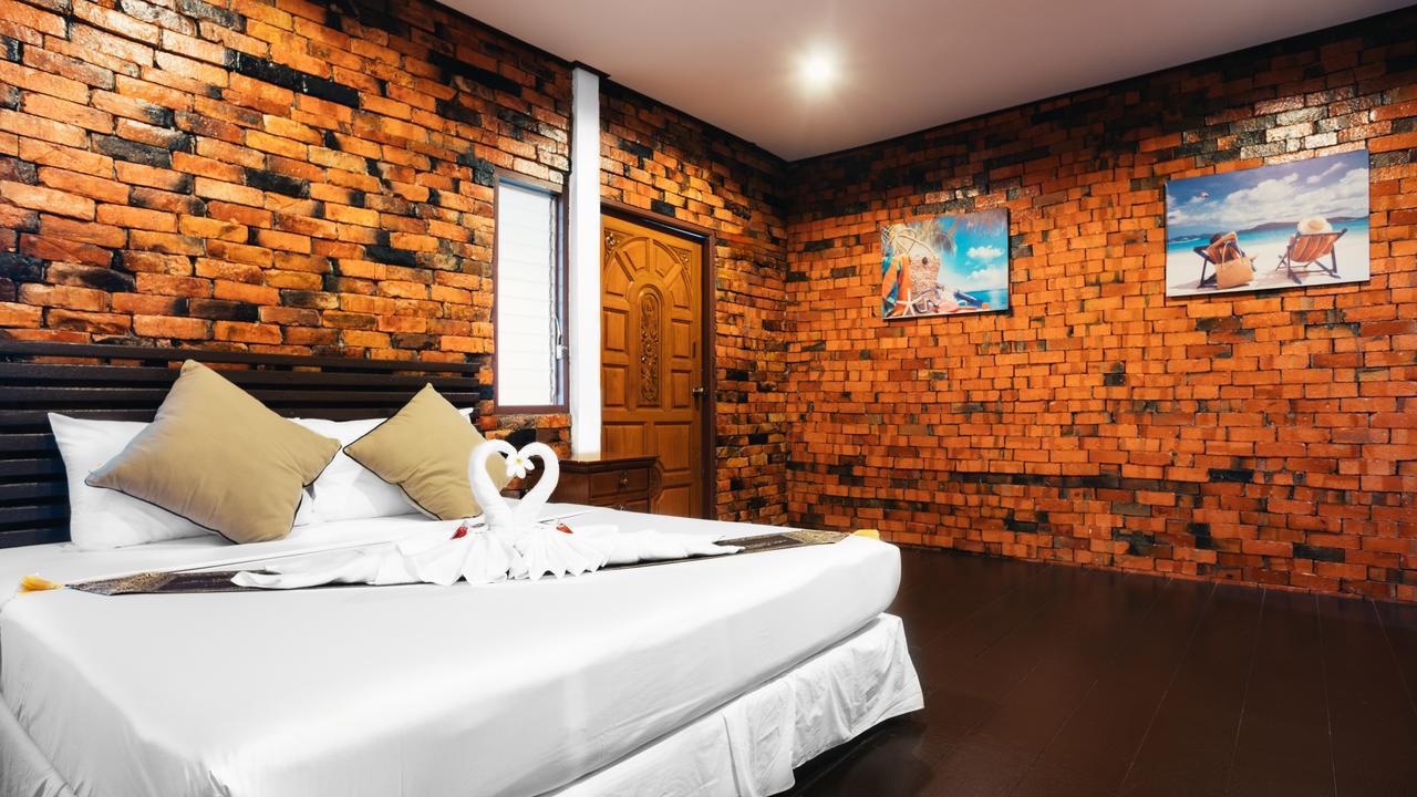 Hotel Adang Island