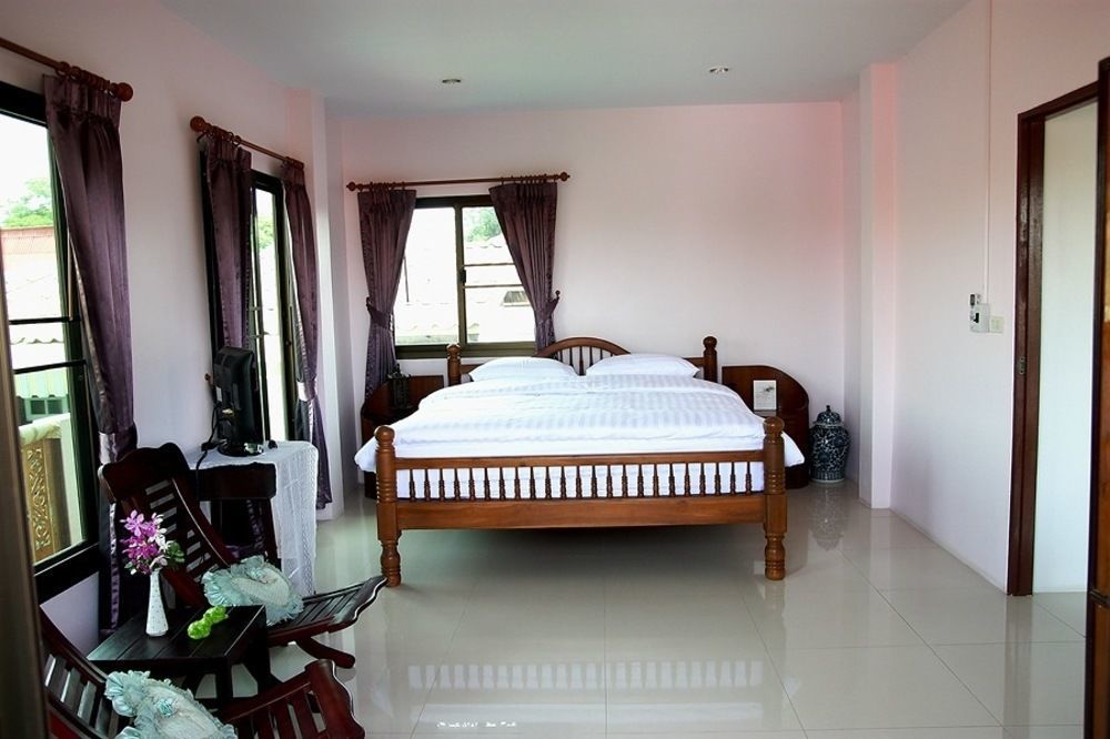 Loy Manee House Bed & Breakfast 3*
