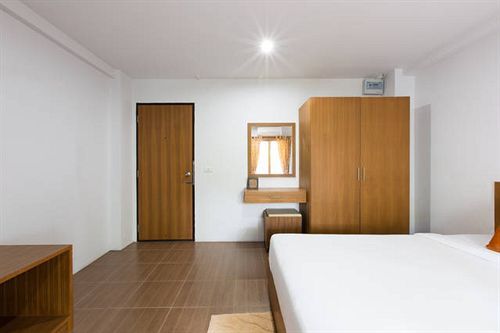 Oyo 227 Suchaya House Hotel 3*
