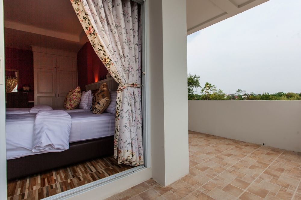 Gallery Lake View 4*