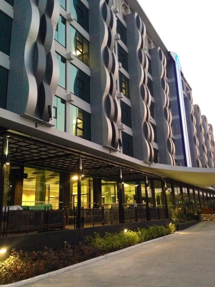 Alvarez Hotel Buriram