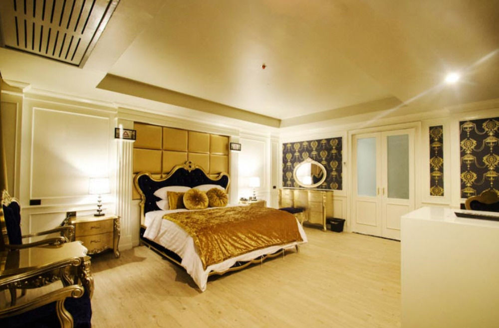 Alvarez Hotel