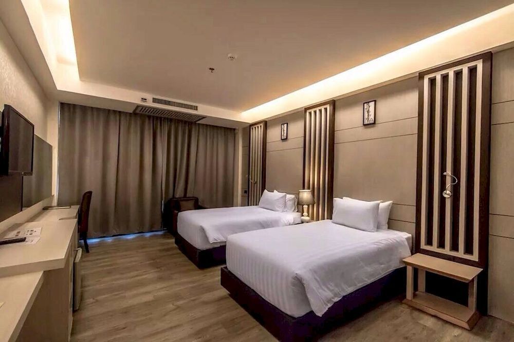 Alvarez Hotel