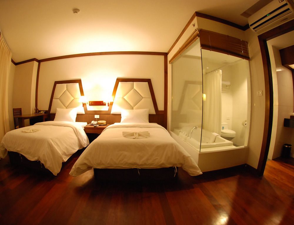 River Hotel 3*