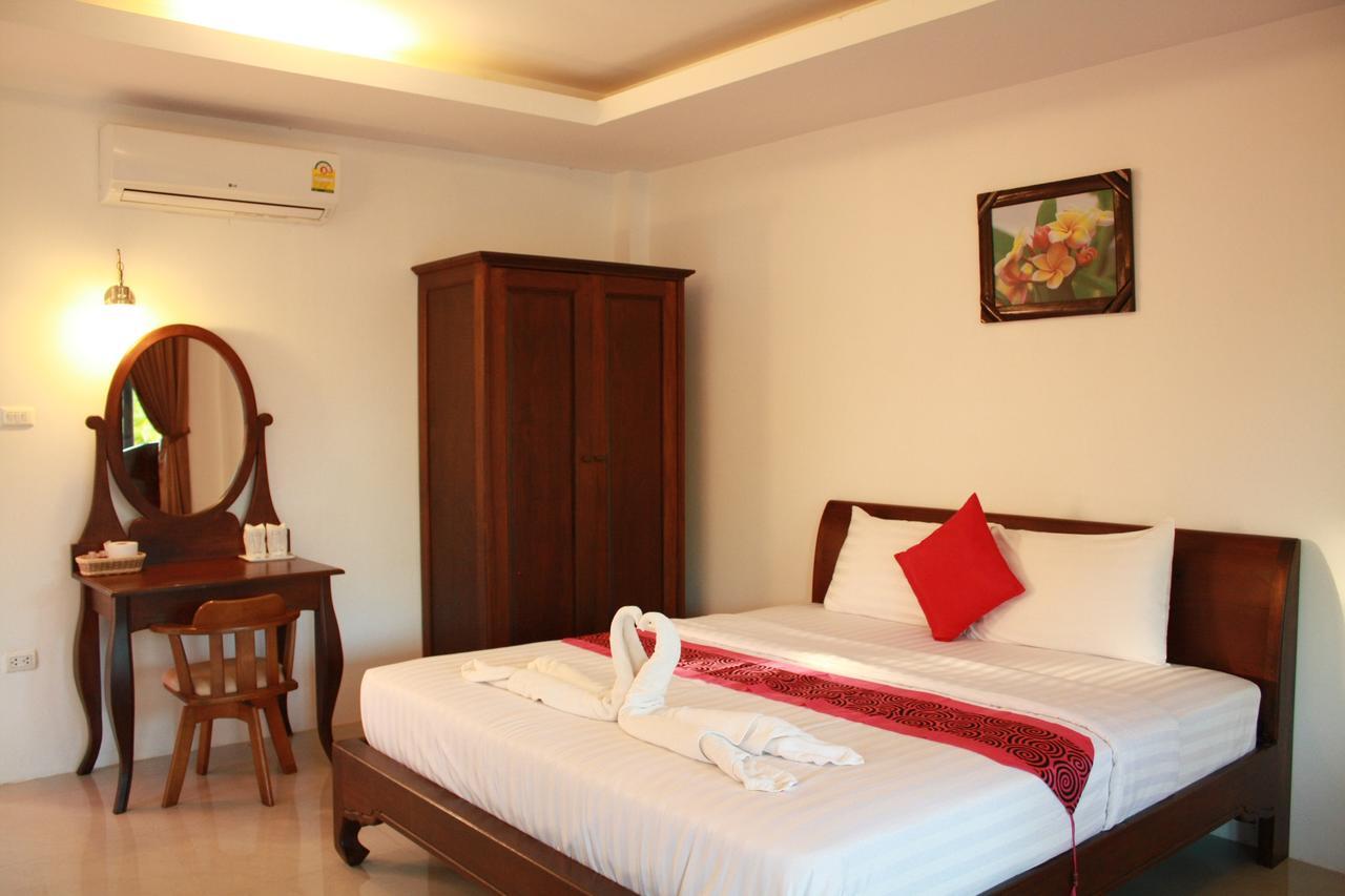 Waterside Resort Pran Buri