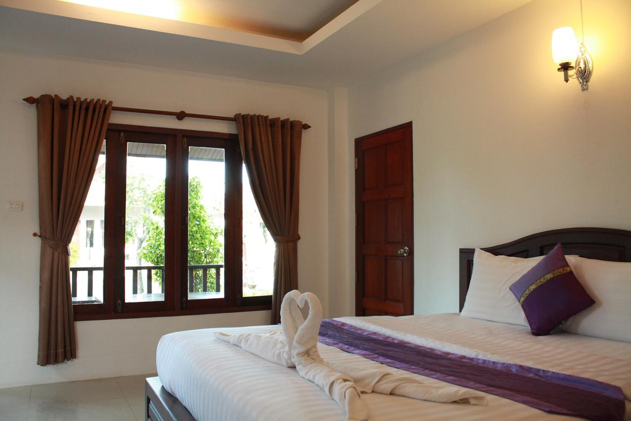Waterside Pran Buri