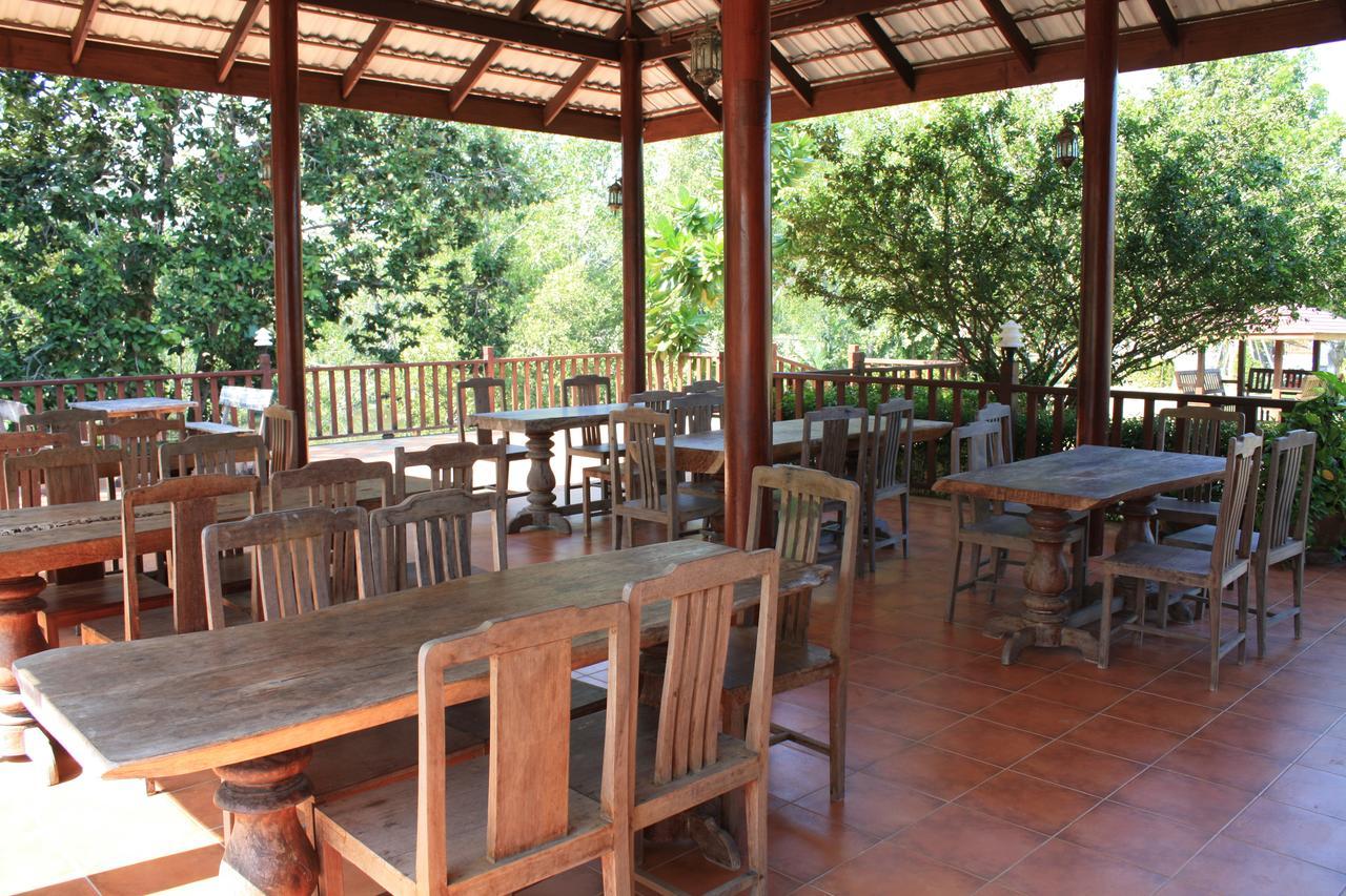 Waterside Resort Pran Buri