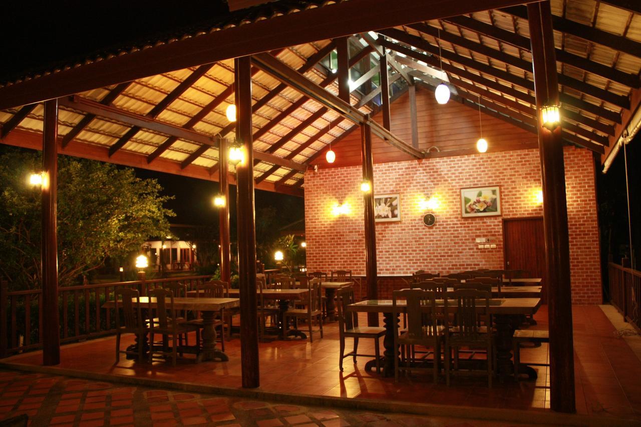 Resort Waterside Pran Buri