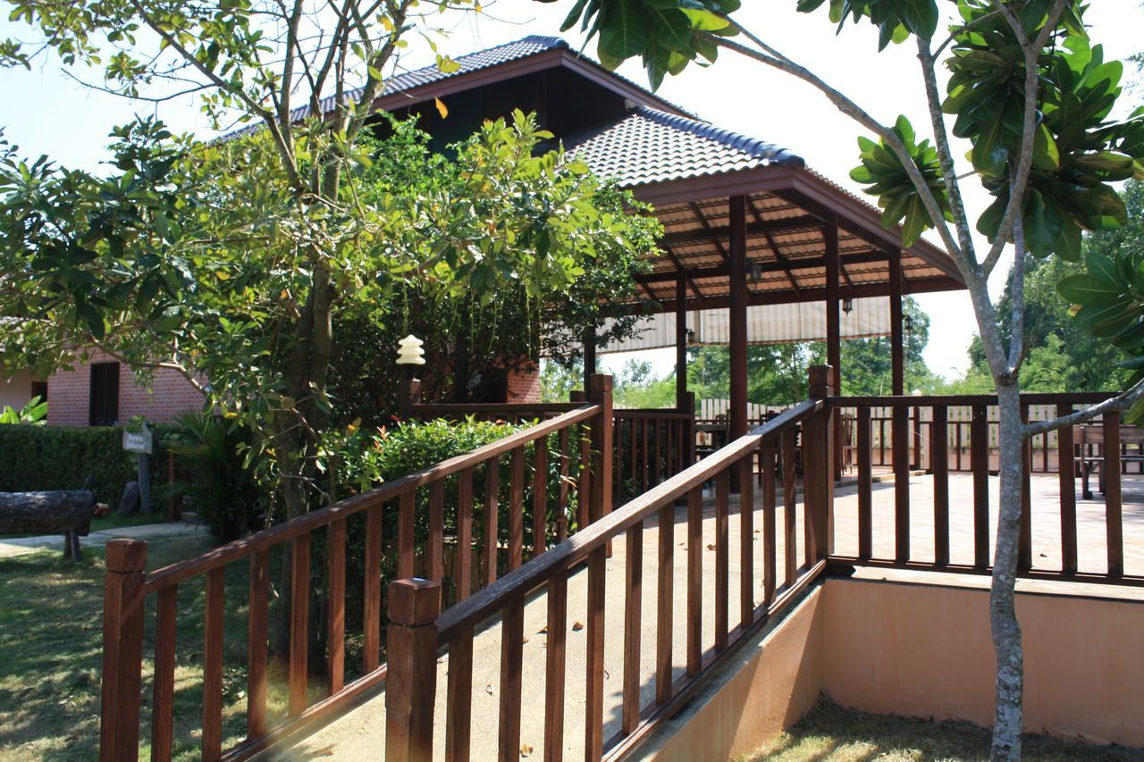 Waterside Pran Buri