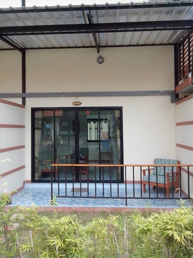 Resort Laemsor Modern House