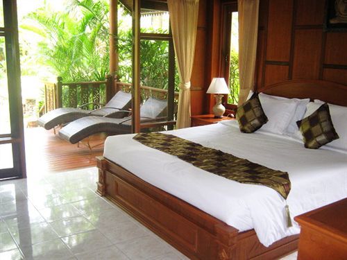 Villa Baan Laem Noi *