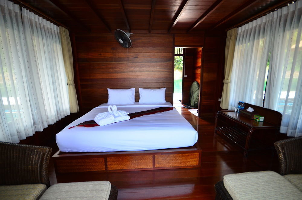 Resort 500 Rai Floating Ban Chieo Ko
