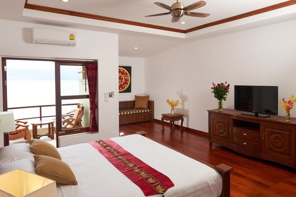 Sara Beachfront Boutique 4*