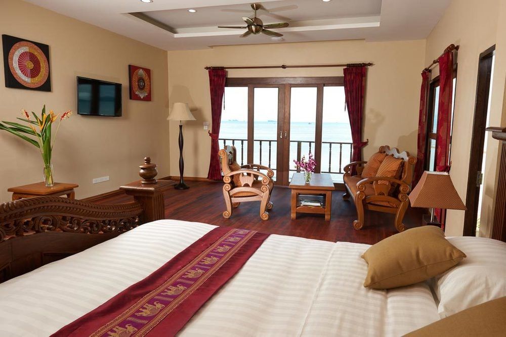Sara Beachfront Boutique Hotel