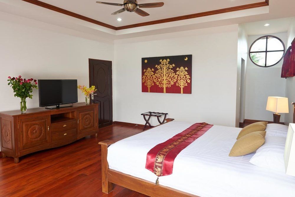 Sara Beachfront Boutique 4*