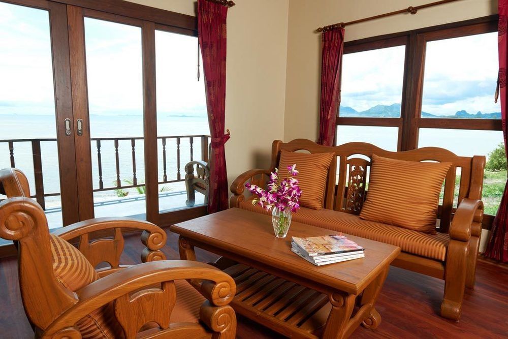 Sara Beachfront Boutique Hotel