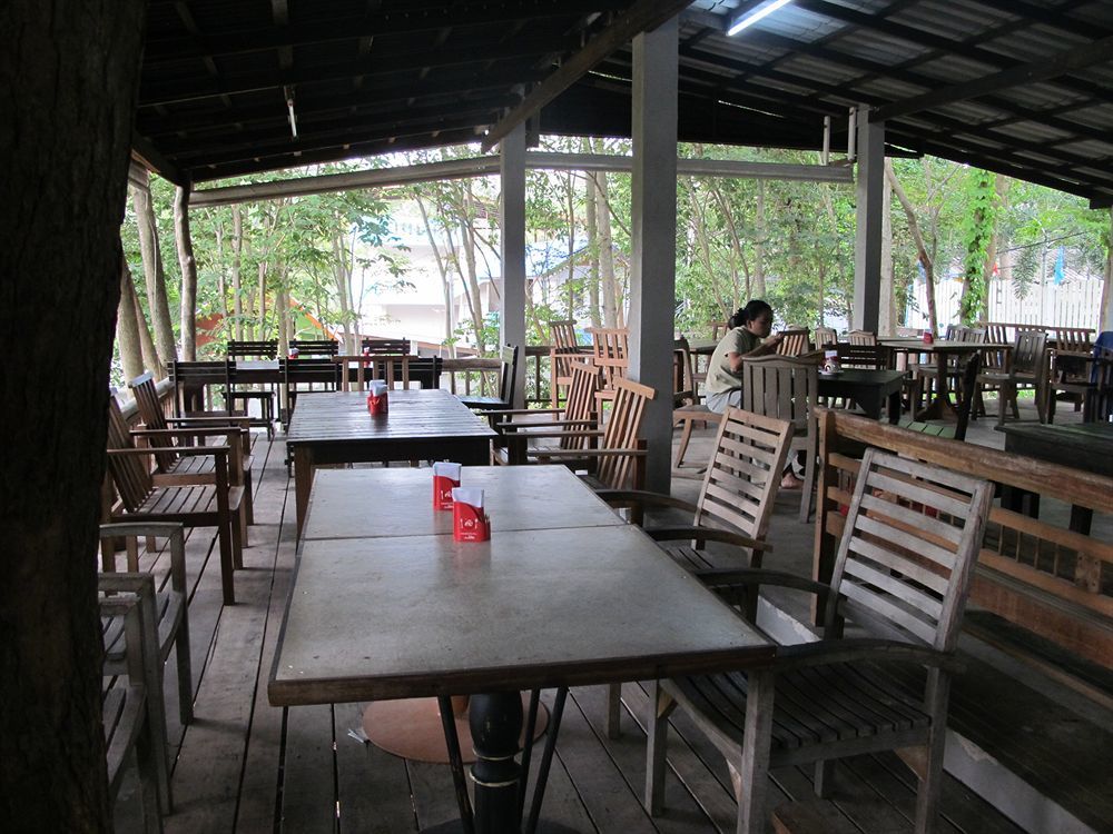 Romruen Samed * Koh Samet