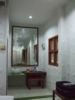 Golden View Boutique
