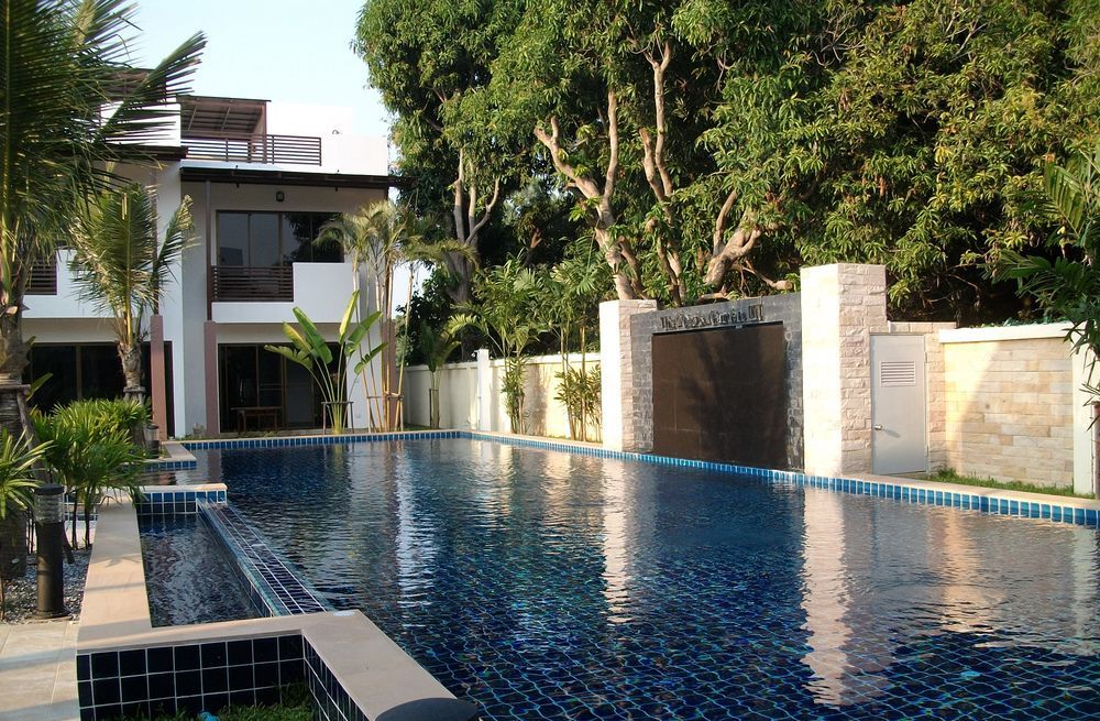 Oasis Garden & Pool At Vip Resort