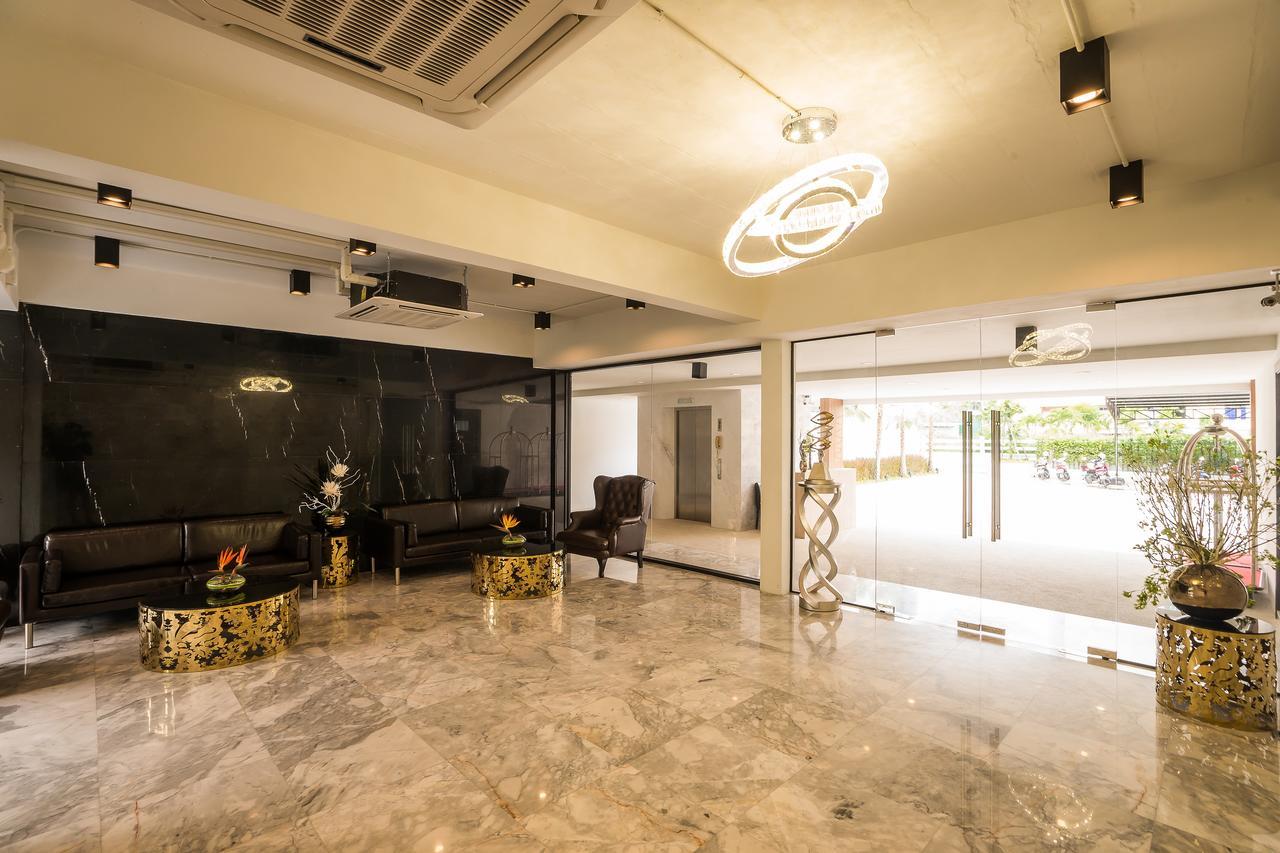 Hotel Ivory