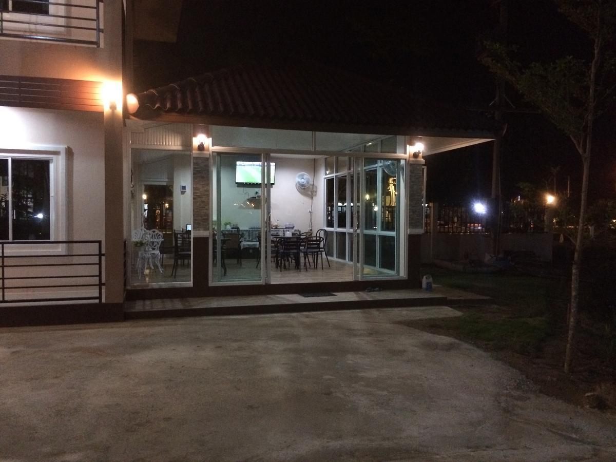 Economy hotel Thana Mae Sot