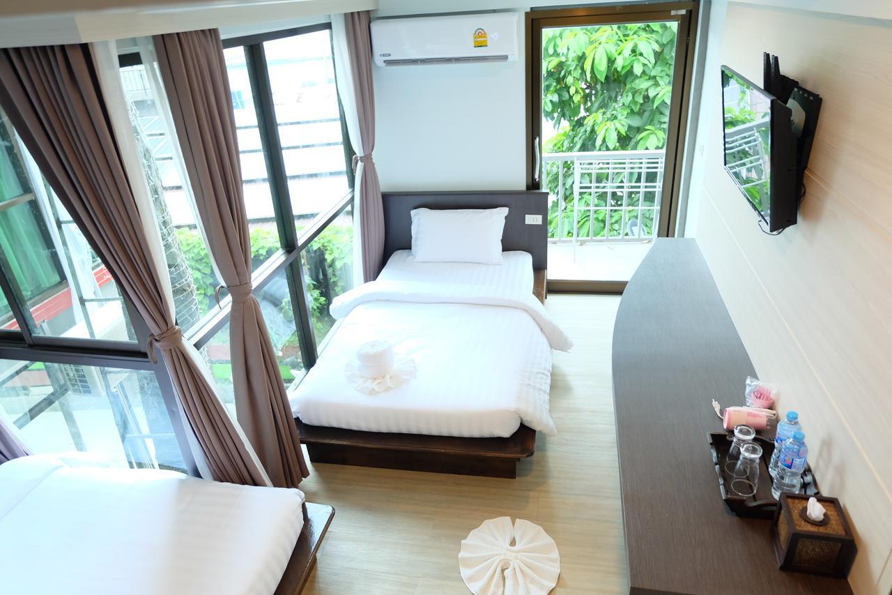 A Deluxe Hotel