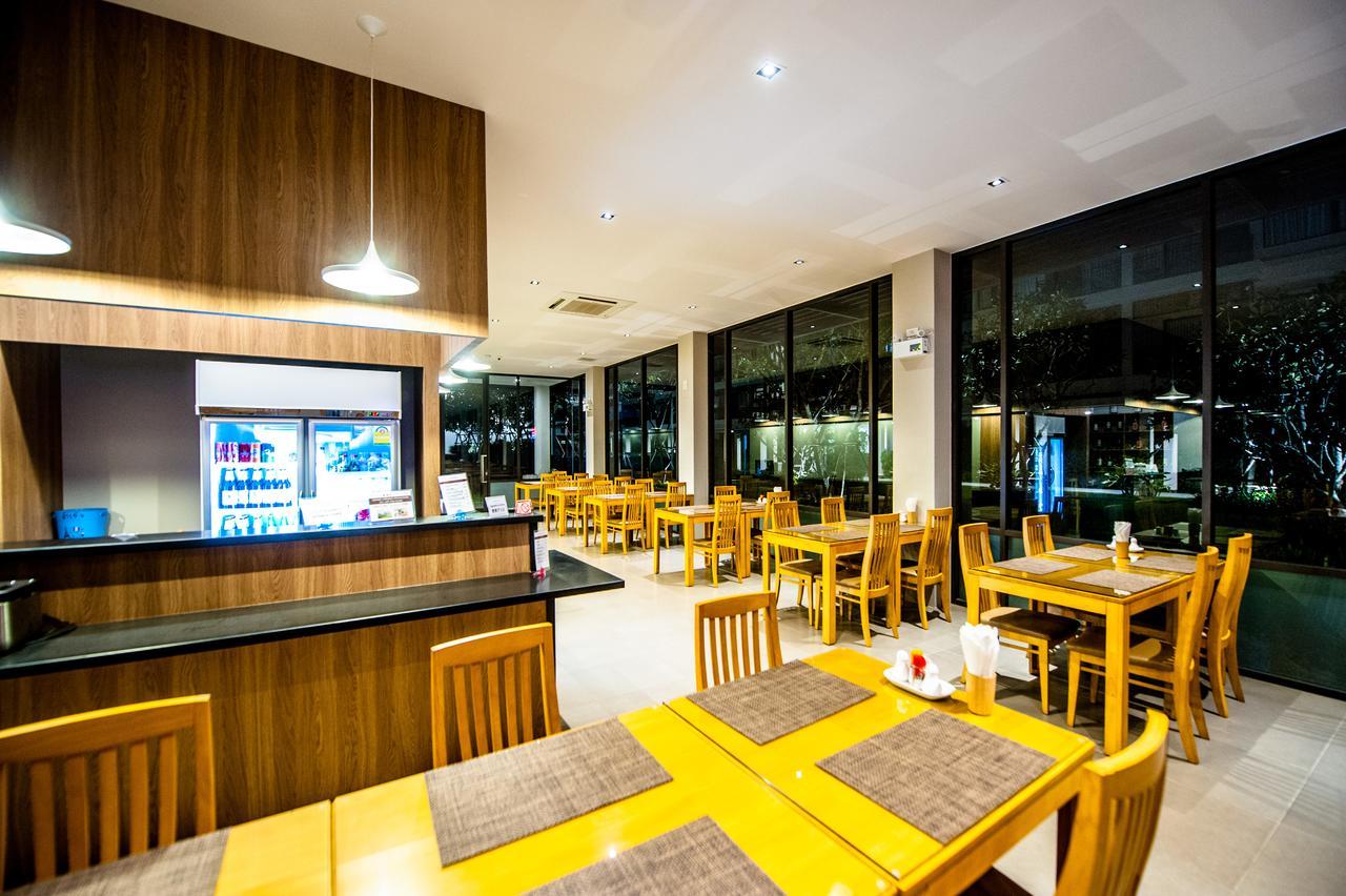 Burgundy 304 Hotel