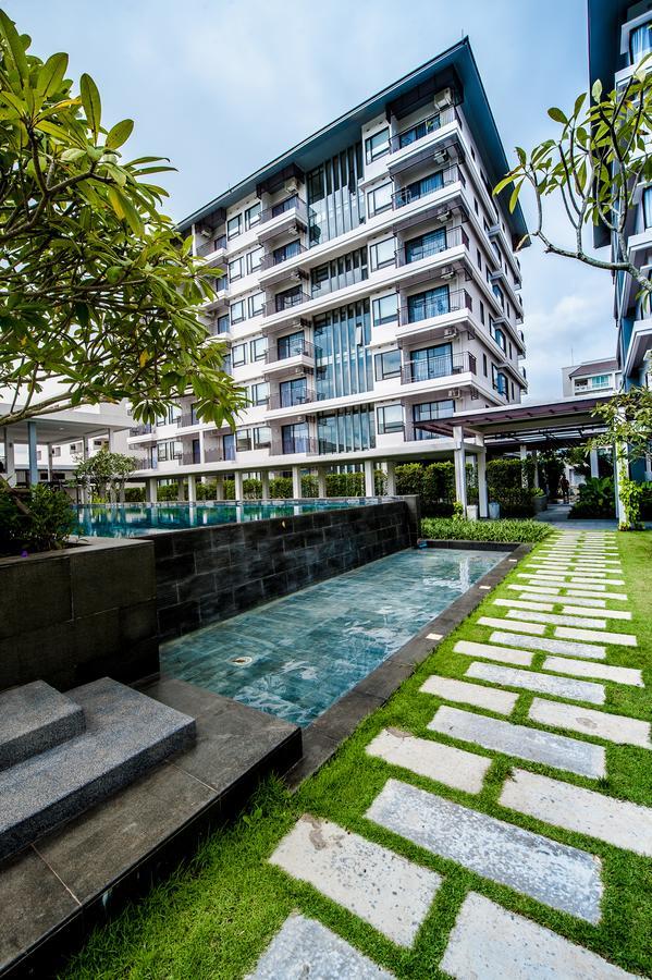 Burgundy 304 Hotel