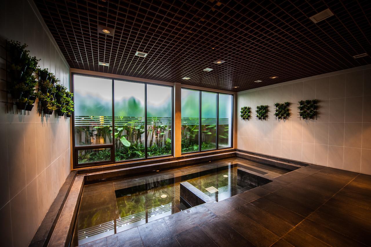 Hotel Burgundy 304