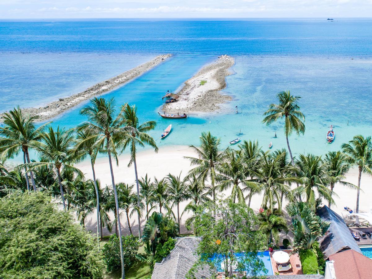 Villa Ban Laem Sor - Tropical Beachfront Retreat *
