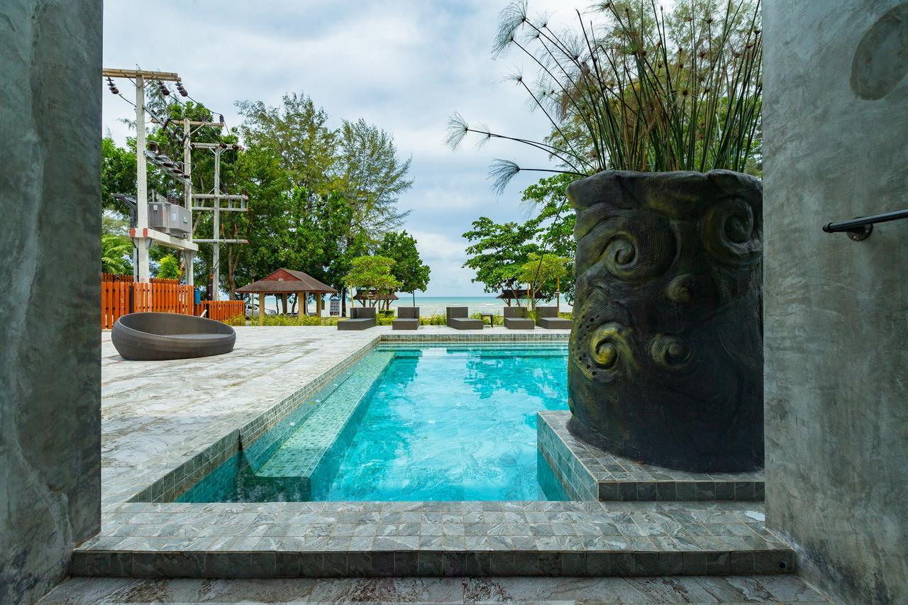 Maneetel Krabi Beachfront-sha 4*