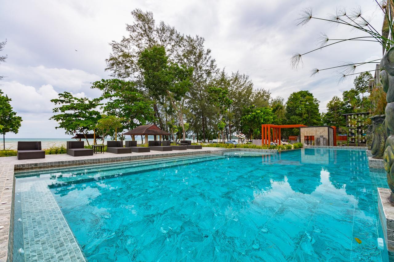 Hotel Maneetel Krabi Beachfront-sha 4*