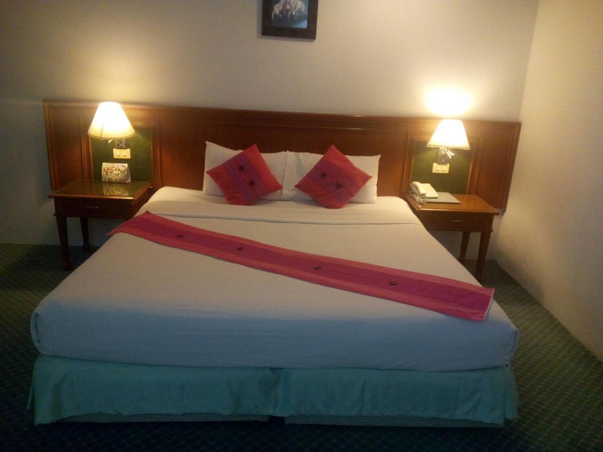 Khum Suphan Hotel 3*