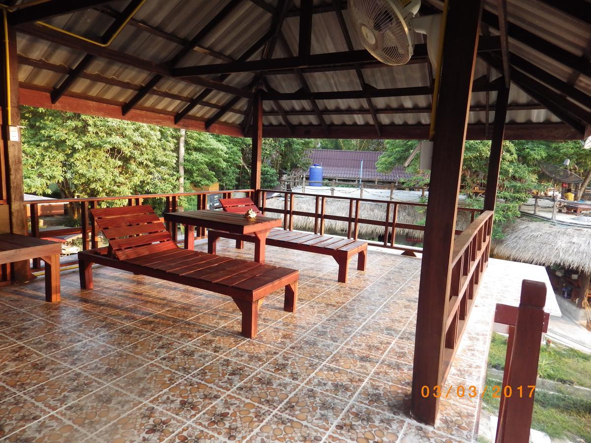Resort The Sun And Restaurant