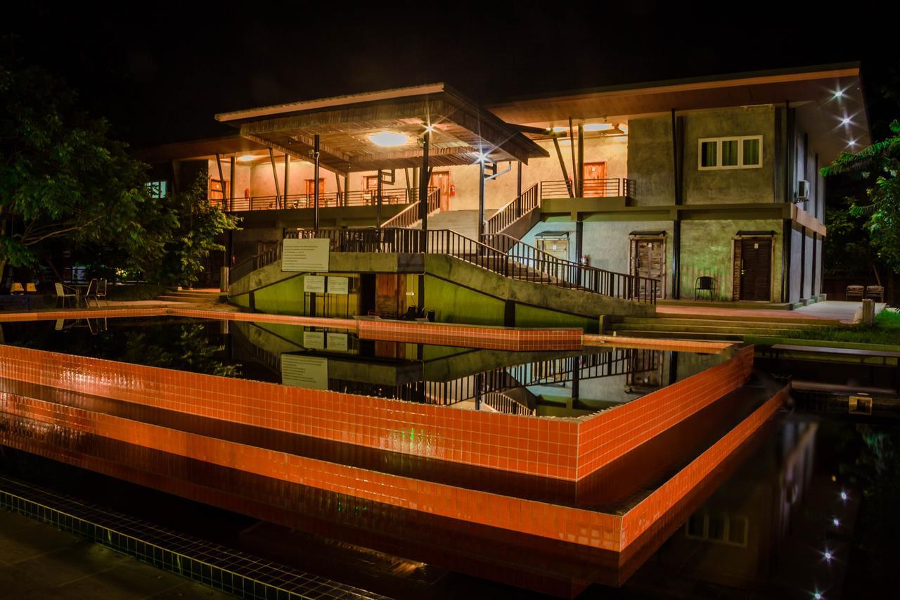 The Riverpool And 2* Kanchanaburi