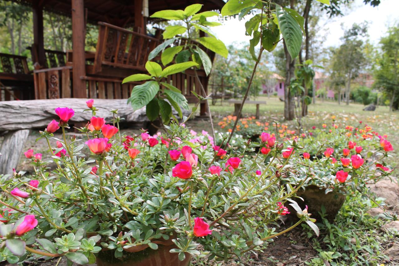 Kaengkachan Hill * Ban Song Phi Nong (Petchaburi)