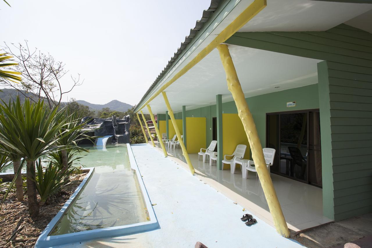 Resort Baanraisooksangchan 3*