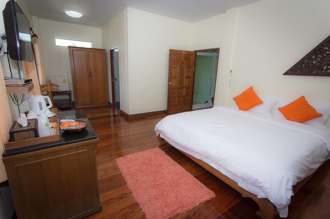Thararin Resort 2*