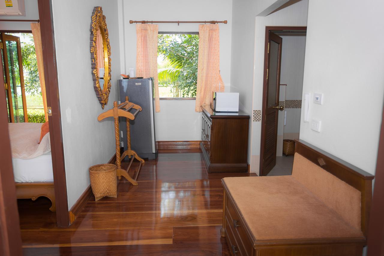 Thararin Resort Ban Doem Bang