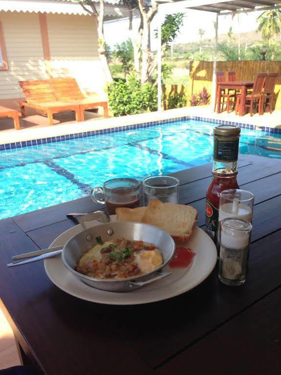 Ther เธอ Guest house Pran Buri