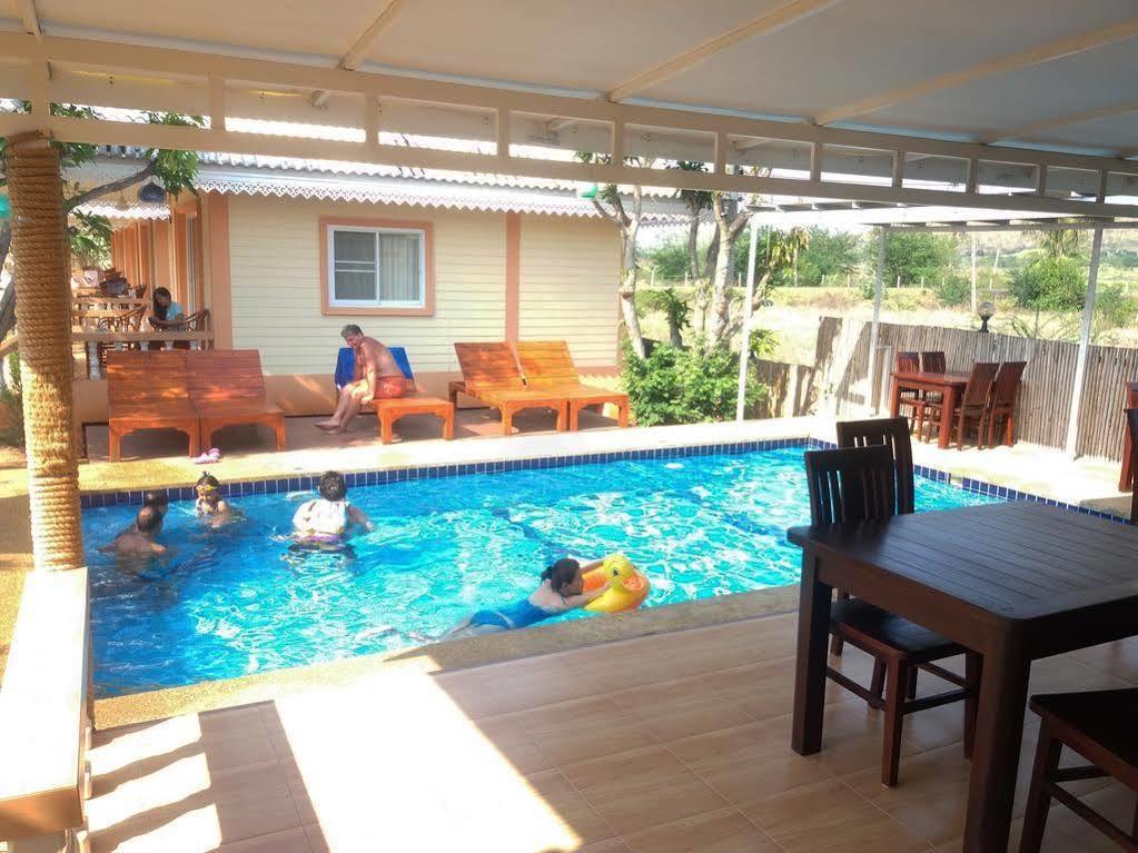 Ther เธอ Guest house Pran Buri