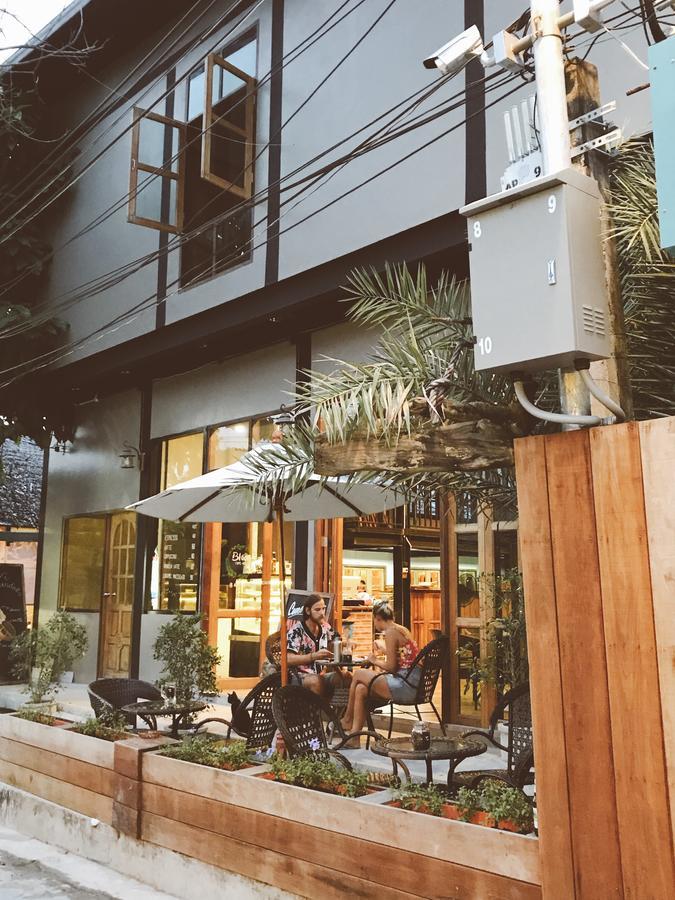 Hostel Bloom Cafe & Koh Lipe